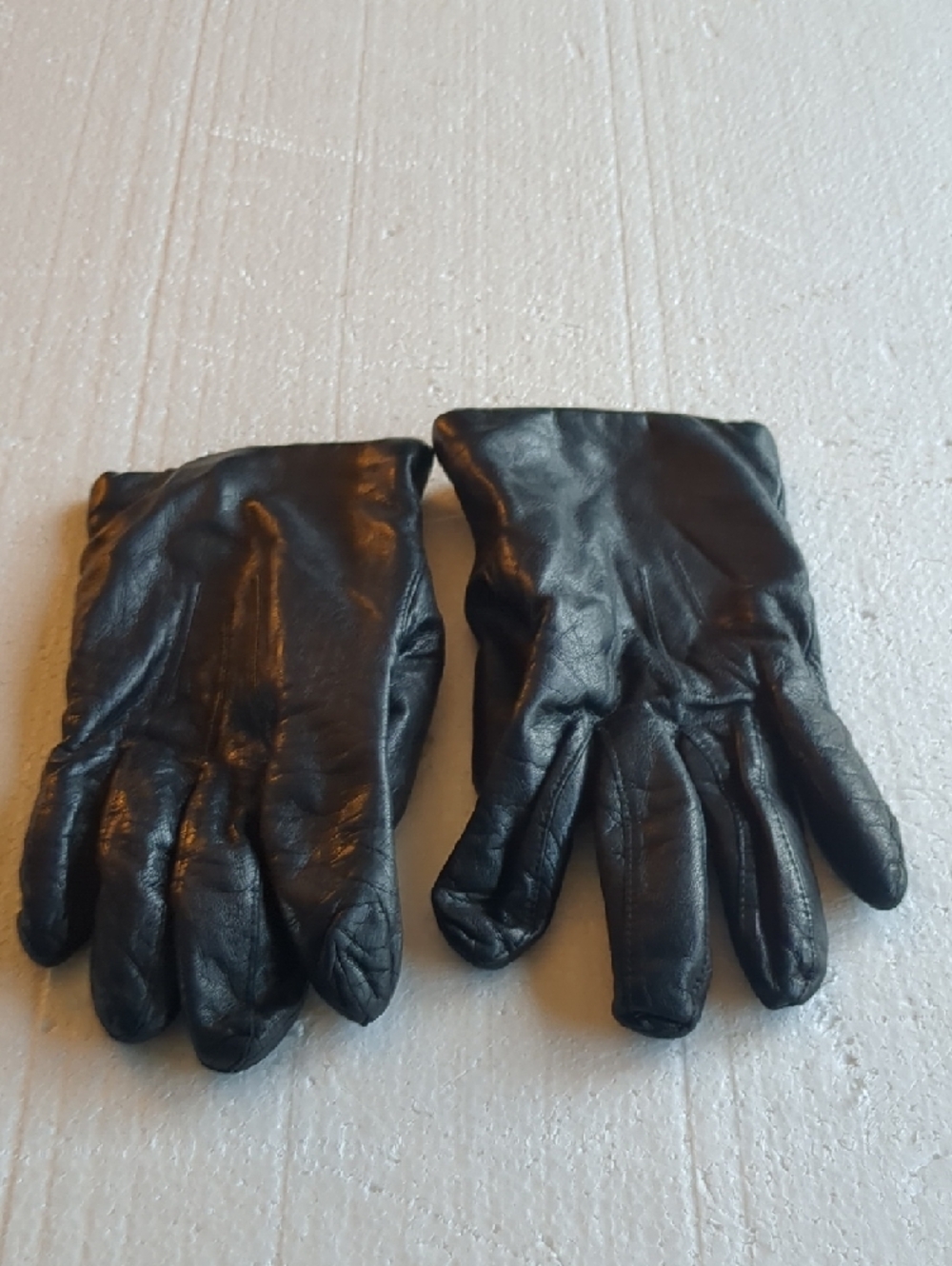 Classic Black Leather Men's Gloves, Medium